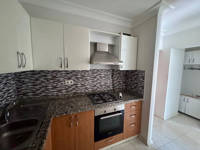 ÜNALAN METROYA 2 DK GENÇ BİNADA 2+1 BAKIMLI KİRALIK DAİRE