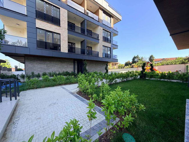 GARDEN SEA KAVAKLIDA BAHÇE KULLANIMLI GENIŞ TRIPLEX DAIRE