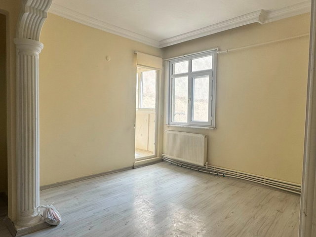 ACIBADEM İKBALİYE'DE KOT-1 70 M2 2+1 AYDINLIK FERAH DAİRE