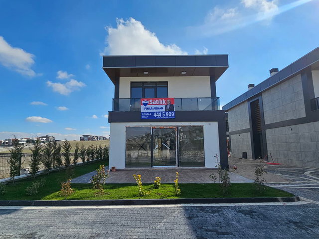 BAĞLICA ZİRVE CADDESİ'NDE EMSALLERİNE GÖRE CAZİP FİYATLI SATILIK SIFIR VİLLA