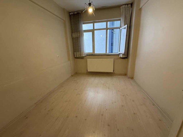 ORTABAYIR ANA CADDE ÜZERINDE KIRALIK 1 + 1 DAIRE METRO:10DK