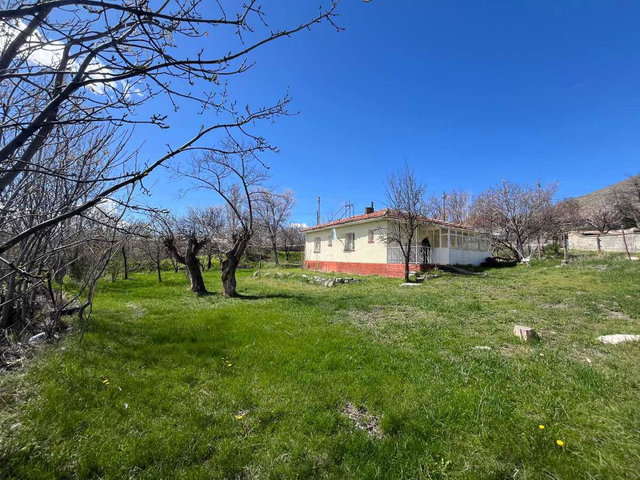 REMAX DEM'DEN YALNIZBAĞ MAHALLESİNDE KİRALIK BAHÇELİ MÜSTAKİL EV