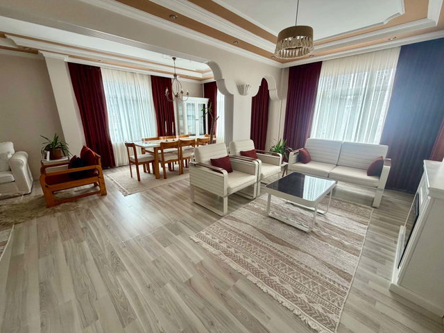 SANCAKTEPE EMEK MAHALLESI’NDE 4+1 SATILIK ARAKAT EMSALSIZ DAIRE