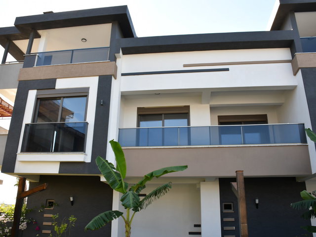 ILICA DA DENİZE YAKIN HAVUZLU SİTE İÇİ EŞYALI KİRALIK SIFIR 1+1 DAİRE