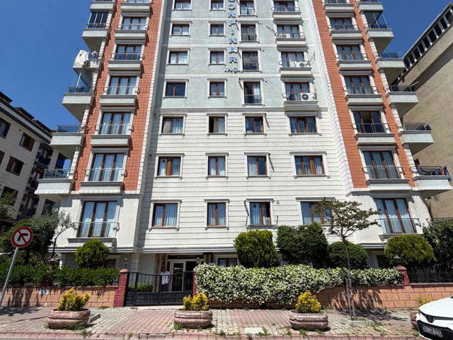 ÜMRANİYE ÇARŞI METRO 800 M 2+1  ARA KAT 80 M2 HEMEN TAŞIN SATILIK DAİRE