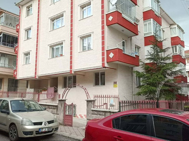 SİNCAN MERKEZDE ARA KATTA 3+1 KİRALIK DAİERE