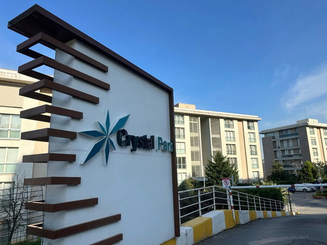 ÇAMLIK CRYSTAL PARK SİTESİNDE HAVUZ CEPHELİ 1+1 SATILIK DAİRE