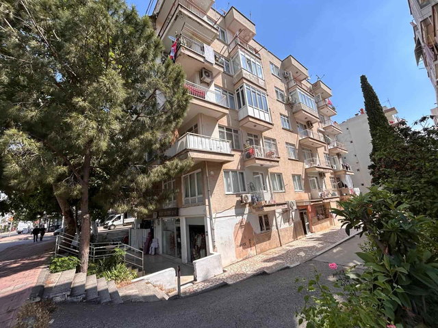 MEMUREVLERİ TURGUTREİS CADDESİ ÜZERİ 3+1 GENİŞ VE KULLANIŞLI SATILIK DAİRE