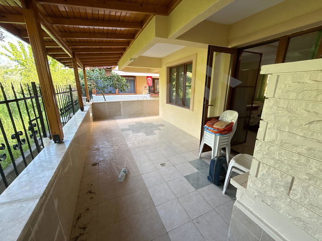 EDREMİT ALTINOLUK NARLIDA DENİZE YAKIN 4+1 TRİPLEX VİLLA