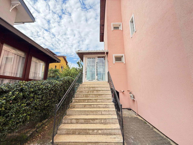 ZEKERİYAKÖY ÇARŞIYA YAKIN ÇAMLIK EVLERİ SİTESİ KİRALIK 5+1 VİLLA