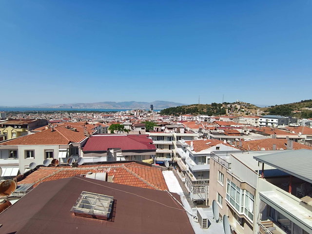 BALÇOVA SAKARYA CADDESİNDE DENİZ VE ŞEHİR MANZARALI 2+1 SATILIK DAİRE