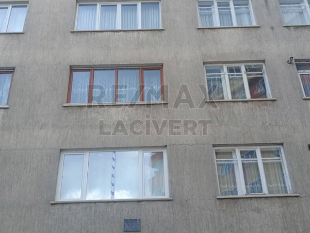 RE/MAX LACIVERT'TEN ŞEHİR MERKEZİ'NDE SATILIK 3+1 DAIRE