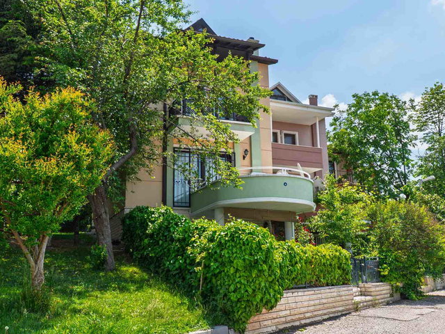 ÇAYYOLU'NDA YENILENMIŞ BAKIMLI 4+2 AÇIK MANZARALI VILLA