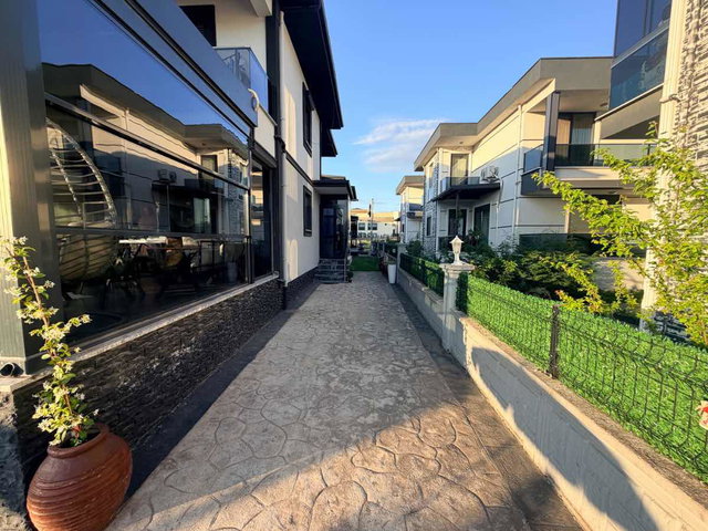 YENIKÖY'DE ÖZEL LOKASYONDA MÜSTAKIL TADINDA VILLA REMAX ÇAKRA