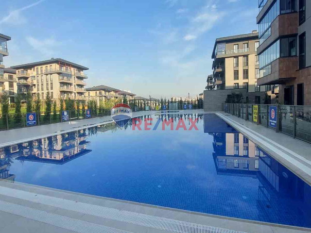 ATAKENT TEMA ISTANBUL 2 BAHÇE KATI CAM BALKONLU 2+1 KİRALIK