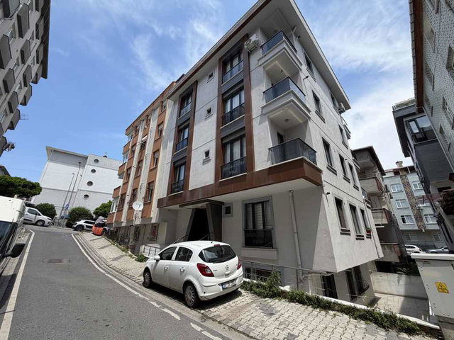 ÜSKÜDAR CUMHURİYET MAHALLESİ’NDE BAHÇE KATI 2 + 1 SATILIK DAİRE