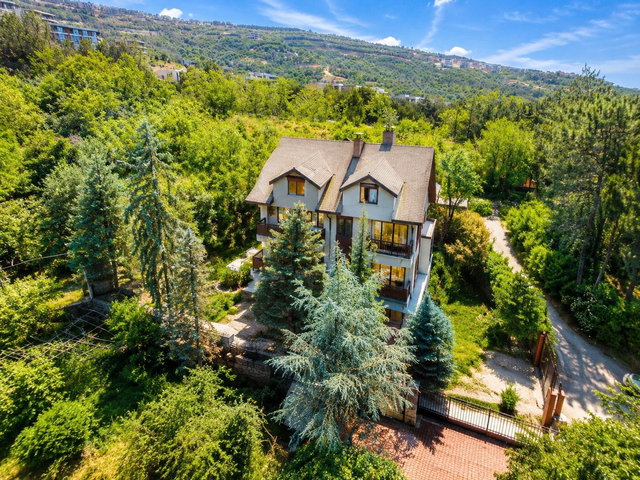 BEYKOZ ELMALI'DA TAM MÜSTAKİL VİLLA VE 1562 M² BAHÇESİ