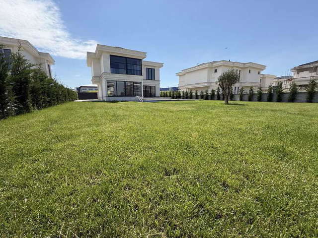 SATILIK SIFIR VILLA TRİPLEKS BAHÇELI