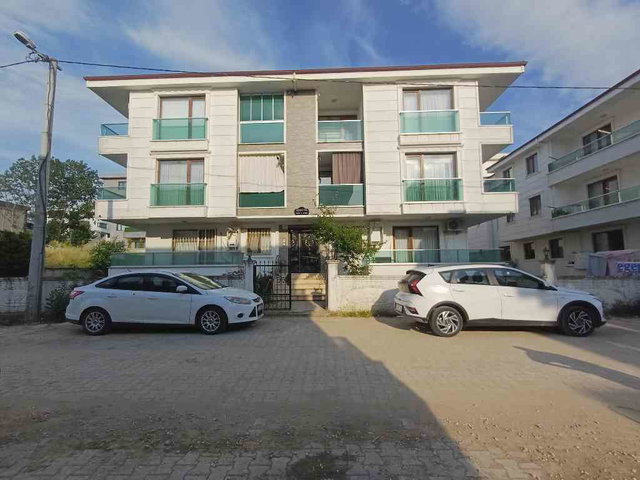 YALOVA MERKEZ DERE MAHALLESI'NDE SATILIK GENIŞ 3+1 DAIRE