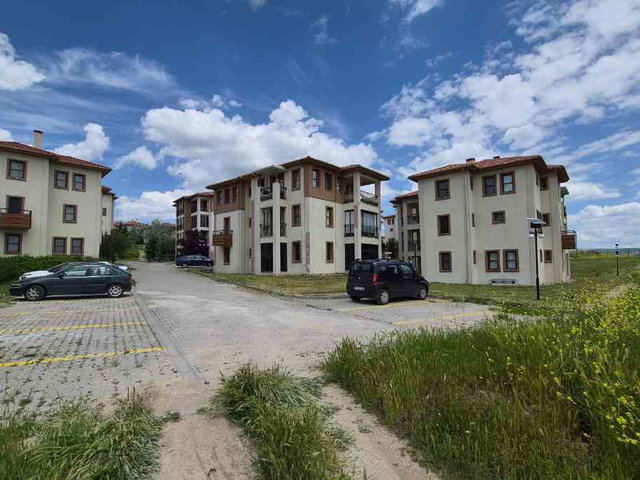 ESKIŞEHIR YOLU ÜZERI GOLFKENT,HAVUZLU SITEDE KIRALIK 2+1 DAIRE