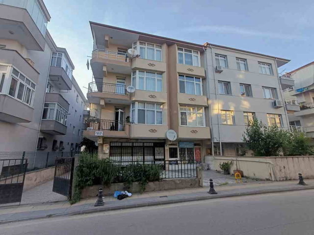 RÜSTEMPAŞA MAH. KAYMAKAM ERKİN SOKAKTA KİRALIK 3+1 DAİRE