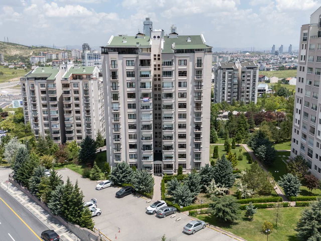 YAŞAMKENT GÜLBENG SİTESİNDE SATILK DAİRE 4+1