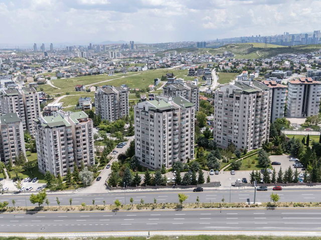YAŞAMKENT GÜLBENG SİTESİNDE SATILK DAİRE 4+1