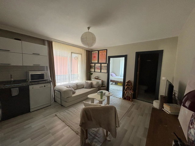 ÜNIVERSITE VE ŞEHIR HASTANESI YAKININDA, SATILIK 1+1 DAIRE