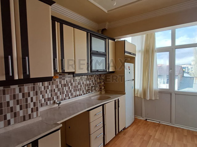 RE/MAX LACİVERT'TEN A.GAZİ'DE SATILIK 2+1 DAİRE