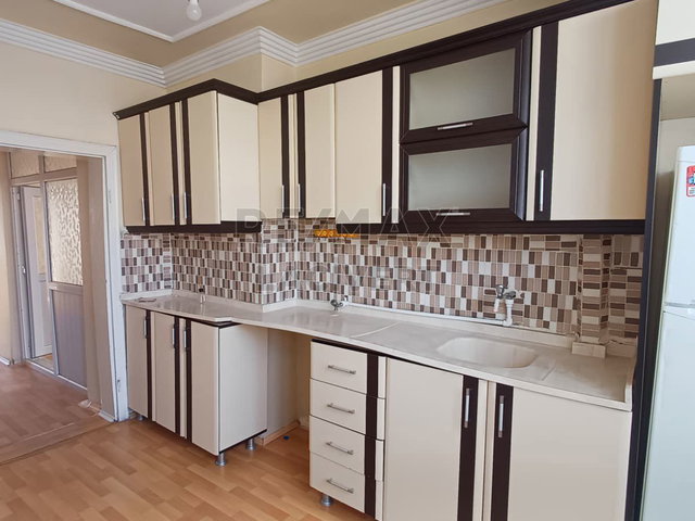 RE/MAX LACİVERT'TEN A.GAZİ'DE SATILIK 2+1 DAİRE