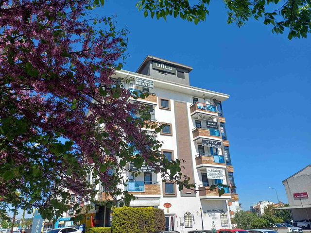 REMAX YAZ'DAN SAVAŞTEPE CADDESİ ÜZERİNDE EŞYALI KİRALIK OFİS