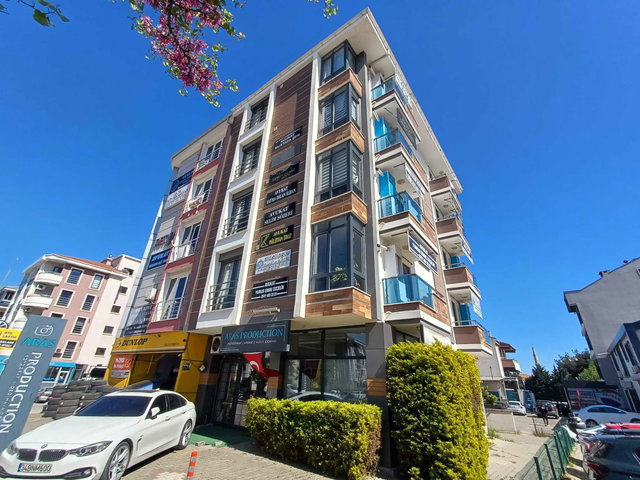 REMAX YAZ'DAN SAVAŞTEPE CADDESİ ÜZERİNDE EŞYALI KİRALIK OFİS