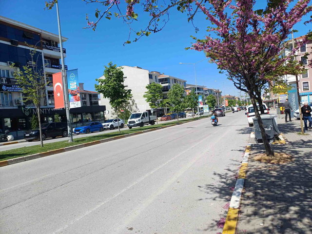 REMAX YAZ'DAN SAVAŞTEPE CADDESİ ÜZERİNDE EŞYALI KİRALIK OFİS