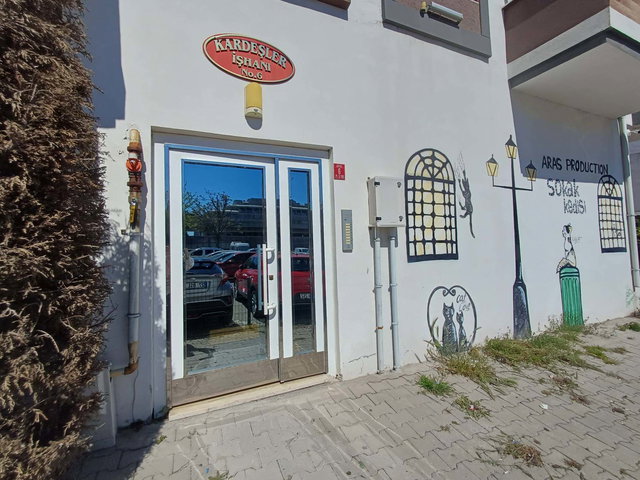 REMAX YAZ'DAN SAVAŞTEPE CADDESİ ÜZERİNDE EŞYALI KİRALIK OFİS