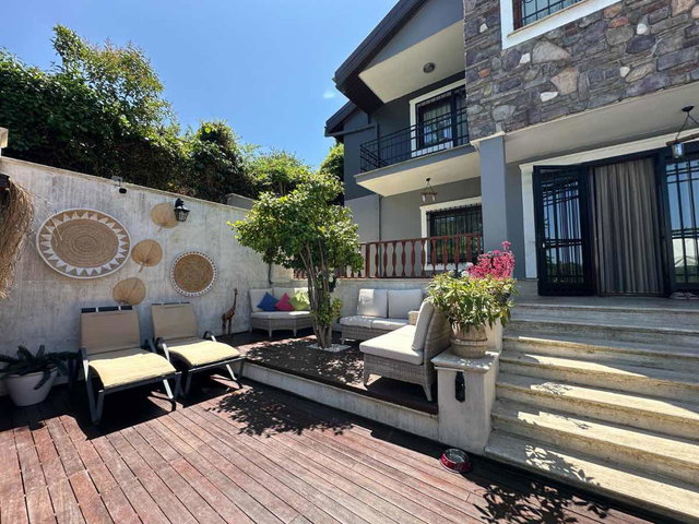 REŞADIYE' DE MÜSTAKIL 6+2 SATILIK VILLA 1900 M2 ARSA HAVUZLU