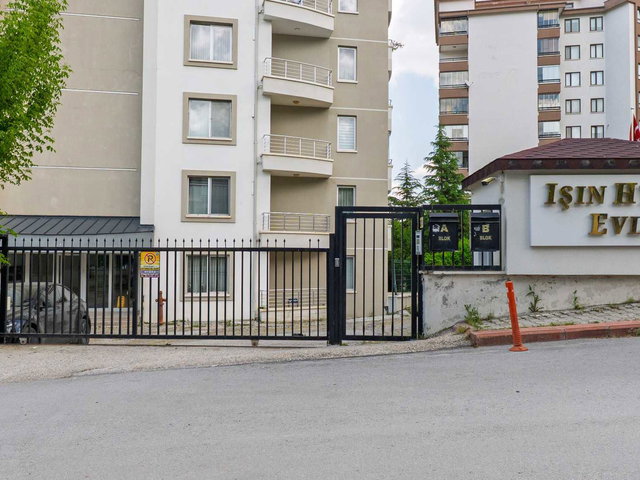 KONUTKENT'DE PRESTİJLİ SİTEDE TAMAMI YENİLENMİŞ DEPOLU ÇİFT OTOPARKLI 4+1 LÜKS DAİRE