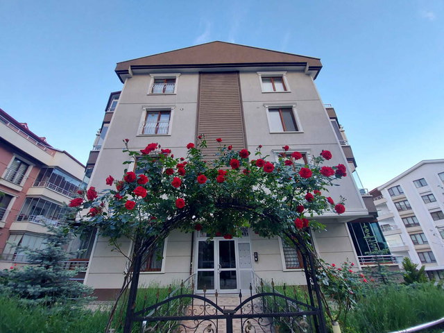 BİRLİK, 450.CADDE YAKININDA TERTEMİZ,AYDINLIK 4+1 DAİRE...