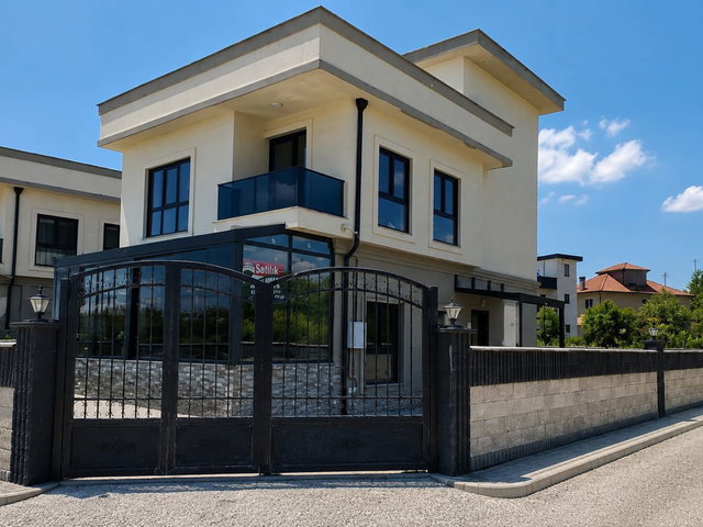 KARAPINAR'DA KİRALIK 4+1 MÜSTAKİL VİLLA