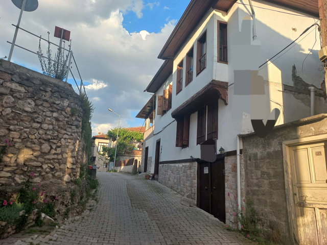 SAFRANBOLU,ÇAVUŞ MAH. 5+2 SATILIK 370 M2 BRÜT MÜSTAKİL BİNA