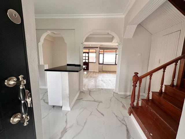 REMAX ADVANTAGE GÖLCÜK DONANMA MH. DENİZ MANZARALI SATILIK VİLLA
