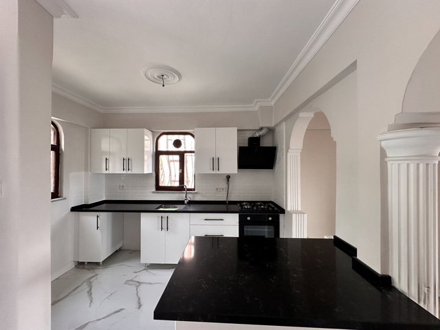REMAX ADVANTAGE GÖLCÜK DONANMA MH. DENİZ MANZARALI SATILIK VİLLA