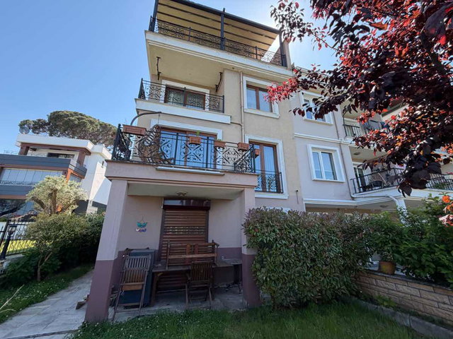 GİRESUN BURUNUCUNDA DENİZ VE DOĞA MANZARALI TRİPLEKS VİLLA