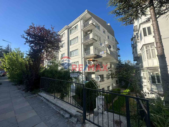 ÖVEÇLER - 1322.CADDE - MERKEZİ KONUMDA EŞYALI DAİRE