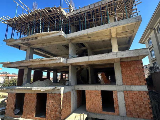 ÜSKÜDAR SULTAN MURAT MAH.AYLA SOKAK'TA SATILIK 2+1 DAİRE