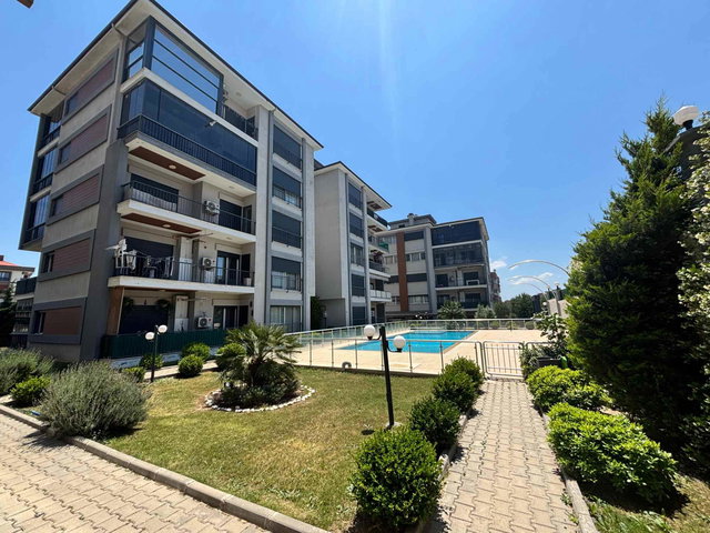 REMAX YELKEN'DEN  ASANSÖRLÜ,HAVUZLU SİTE İÇİ, D.GAZLI , K.MUTFAKLI, FERAH DAİRE