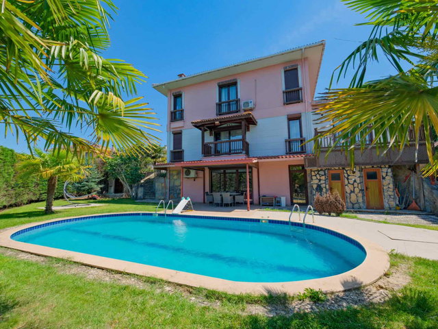 TEPEÖREN'DE SULTAN KONAKLARINDA 5+2 SATILIK VILLA