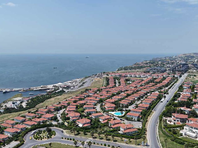 REMAX TEN DENİZ İSTANBUL YAKAMOZ FULL DENİZ MANZARALI 4+1 VİLLA