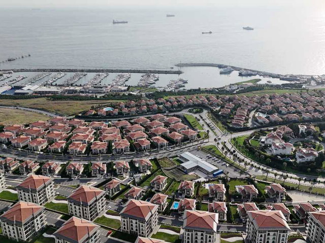 REMAX MAHMUT BEKDEMİRDEN DENİZ İSTANBUL SEDEF KONAKLARI 5+2VİLLA