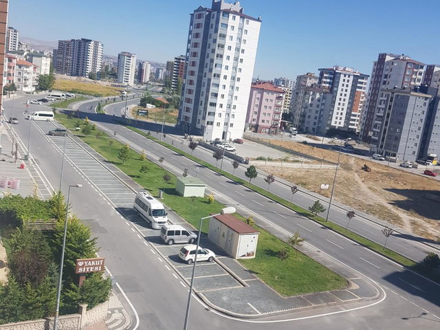 ZÜMRÜT MAHALLESİNDE KİRALIK 3+1 DAİRE