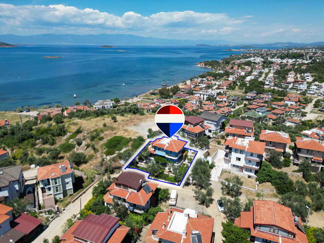 AYVALIK MERKEZ'DE PANORAMİK DENİZ MANZARALI MÜSTAKİL VİLLA
